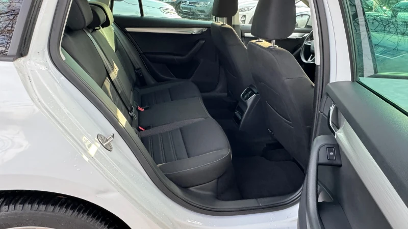 Skoda Octavia 4x4! 184кс! Автомат! Реални км!, снимка 15 - Автомобили и джипове - 52833292