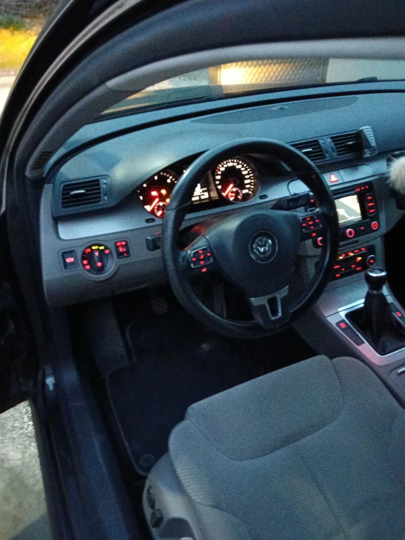 VW Passat, снимка 13 - Автомобили и джипове - 52971912