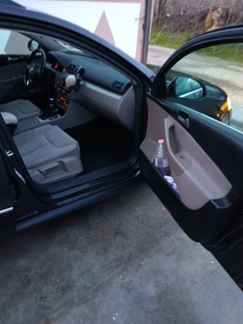 VW Passat, снимка 10 - Автомобили и джипове - 52971912