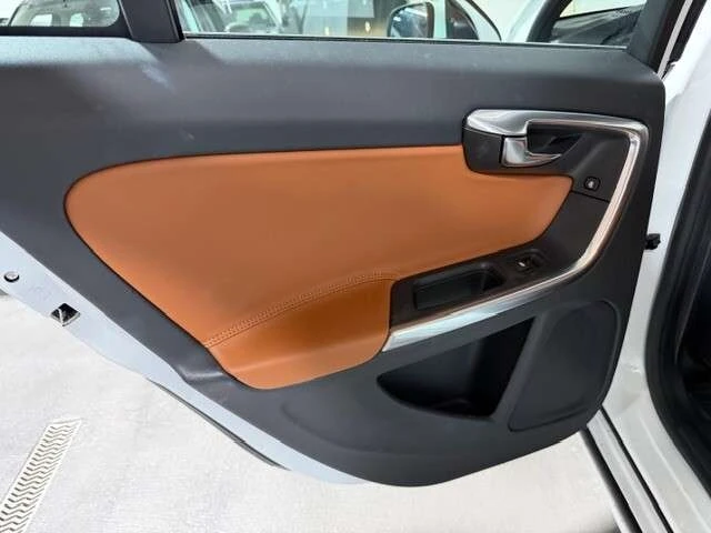 Volvo S60 * Premier+ (non R design) * CARFAX * ЦЕНА ДО БГ, снимка 15 - Автомобили и джипове - 53305208