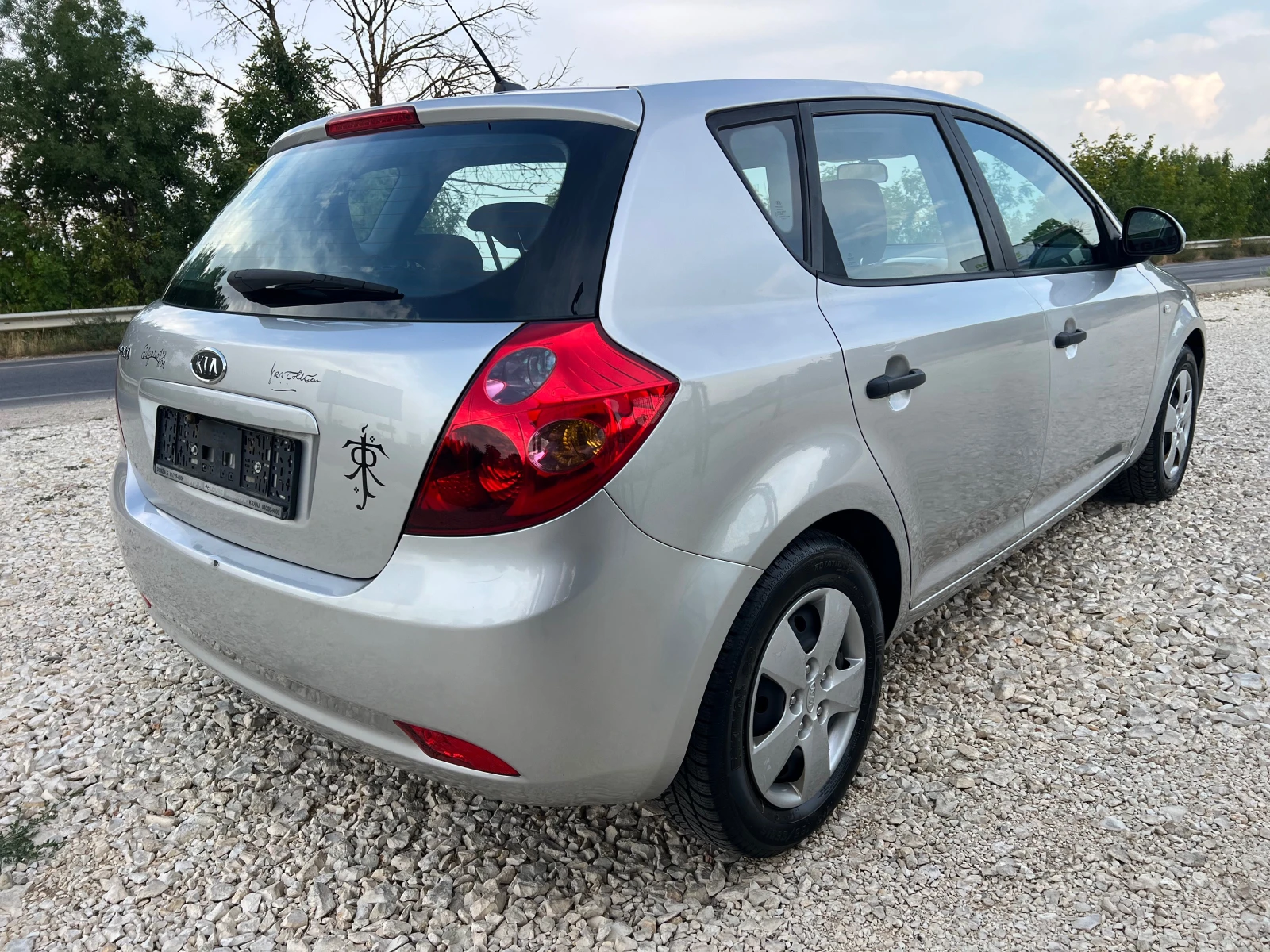 Kia Ceed 1.4i/109p.s-Hatchback-5 vrati/klima - изображение 3