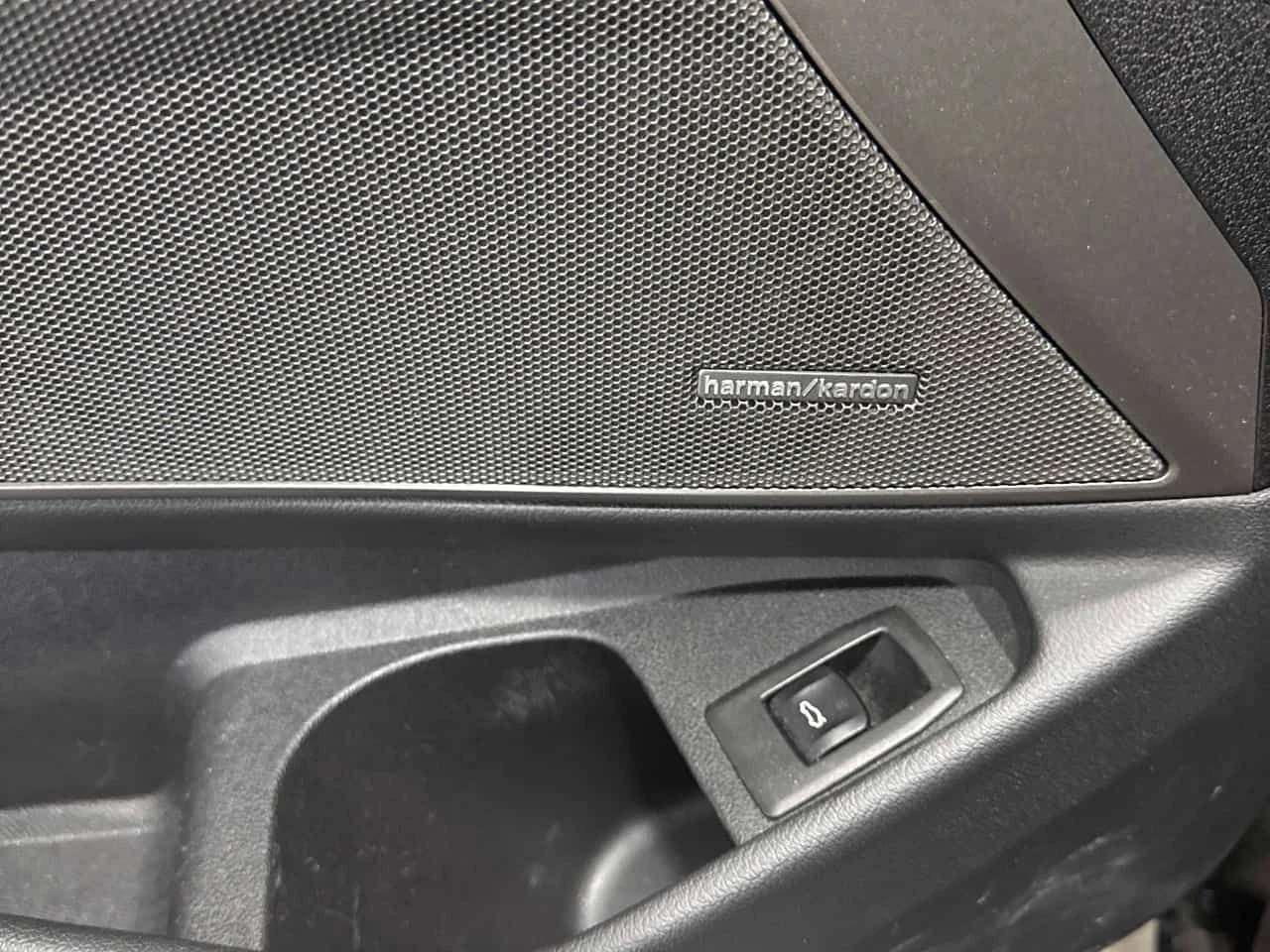 BMW 330 i xDrive/HARMAN KARDON/ПРЕДСТАВИТЕЛСТВО НА BMW, снимка 12 - Автомобили и джипове - 54077215