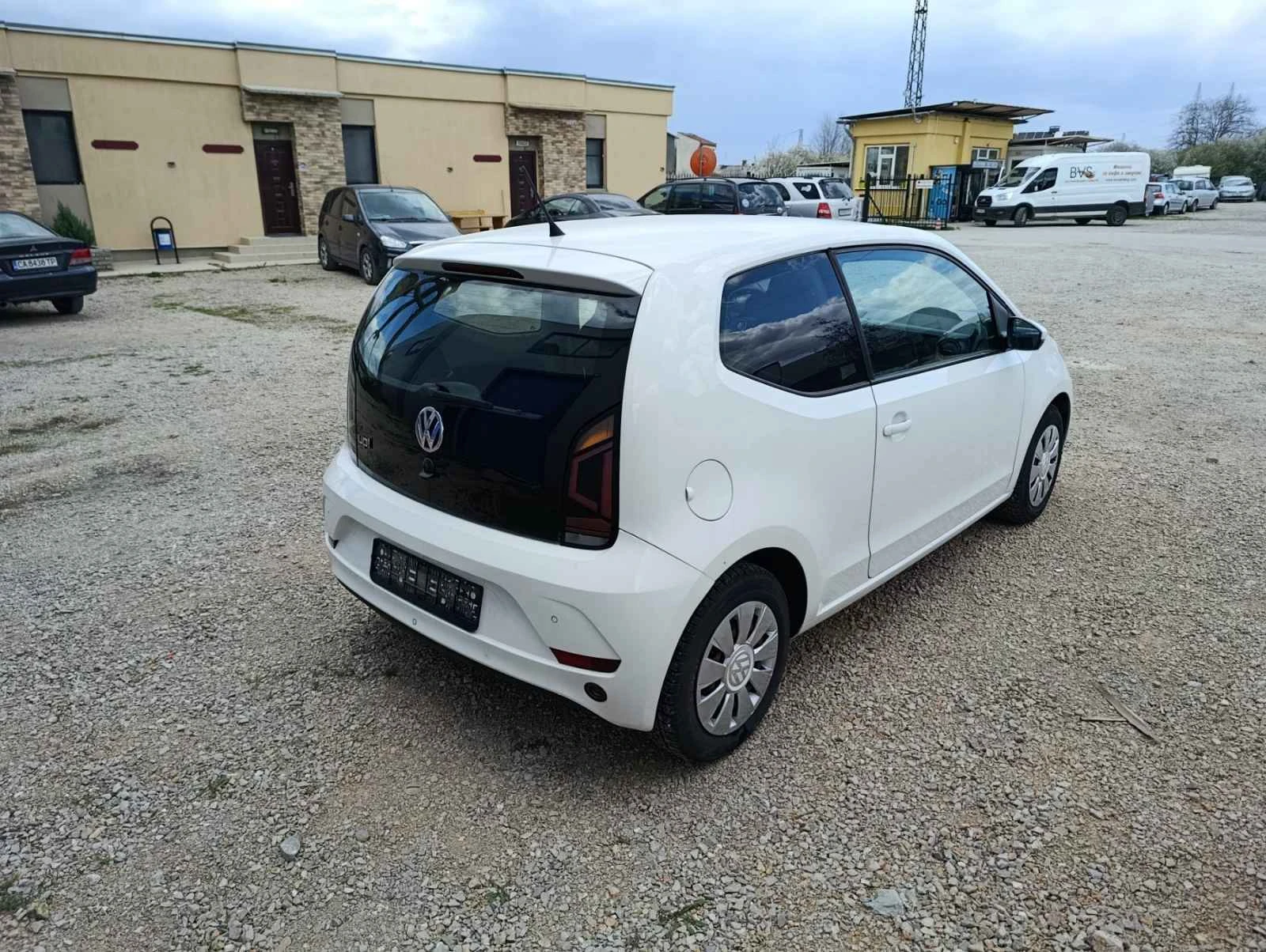 VW Up, снимка 4 - Автомобили и джипове - 54370175