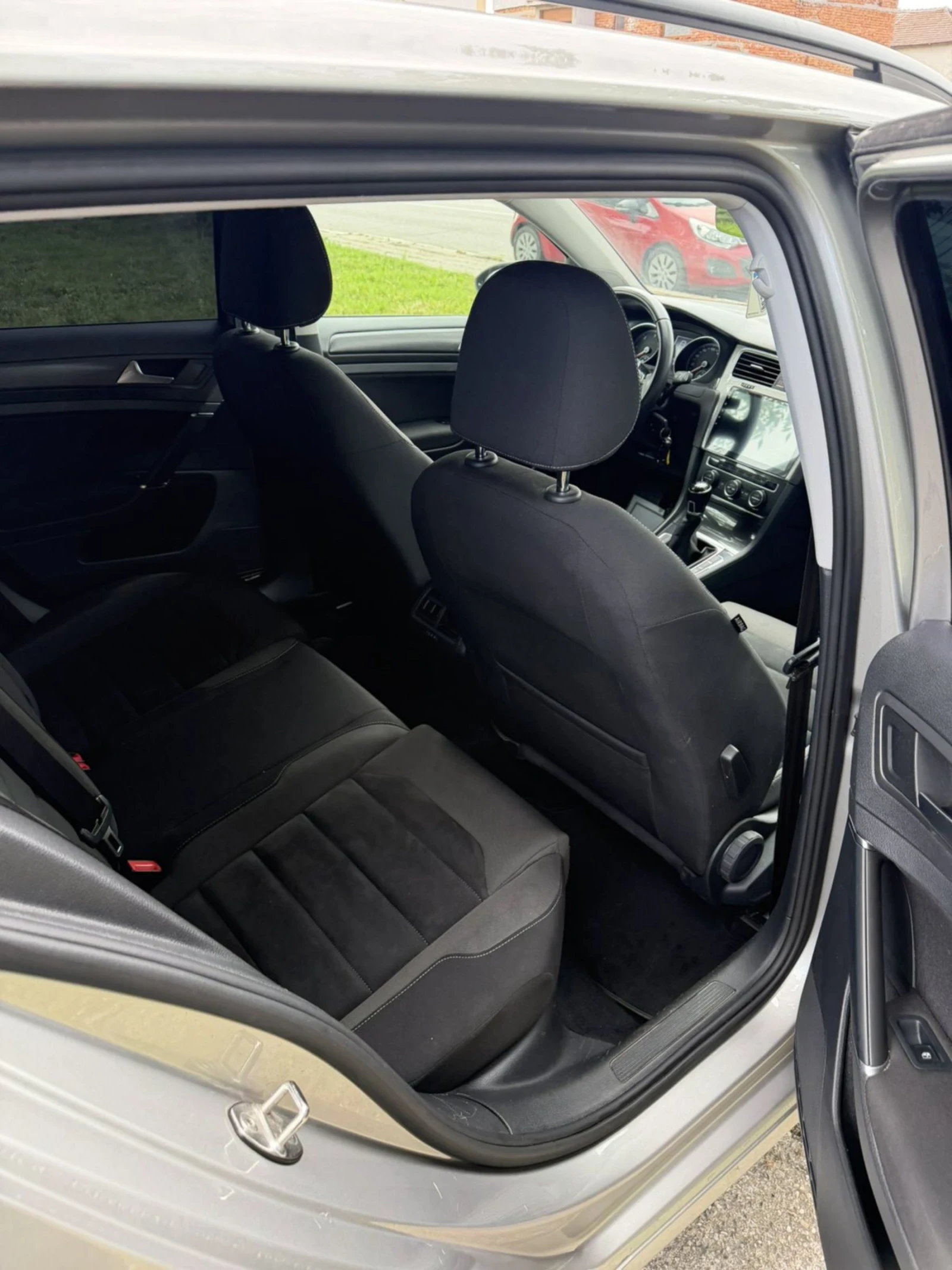 VW Golf 1.6 DIESEL AUSTRIA, снимка 11 - Автомобили и джипове - 54891109