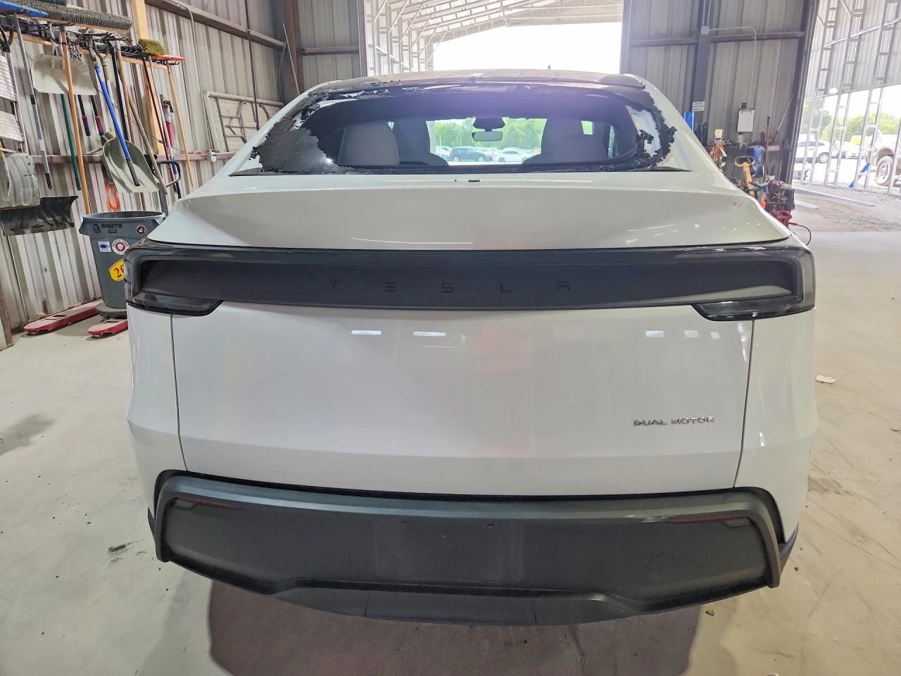 Tesla Model Y JUNIPER DUAL MOTOR LONG RANGE AWD ТЕРМОПОМПА* , снимка 6 - Автомобили и джипове - 55393236