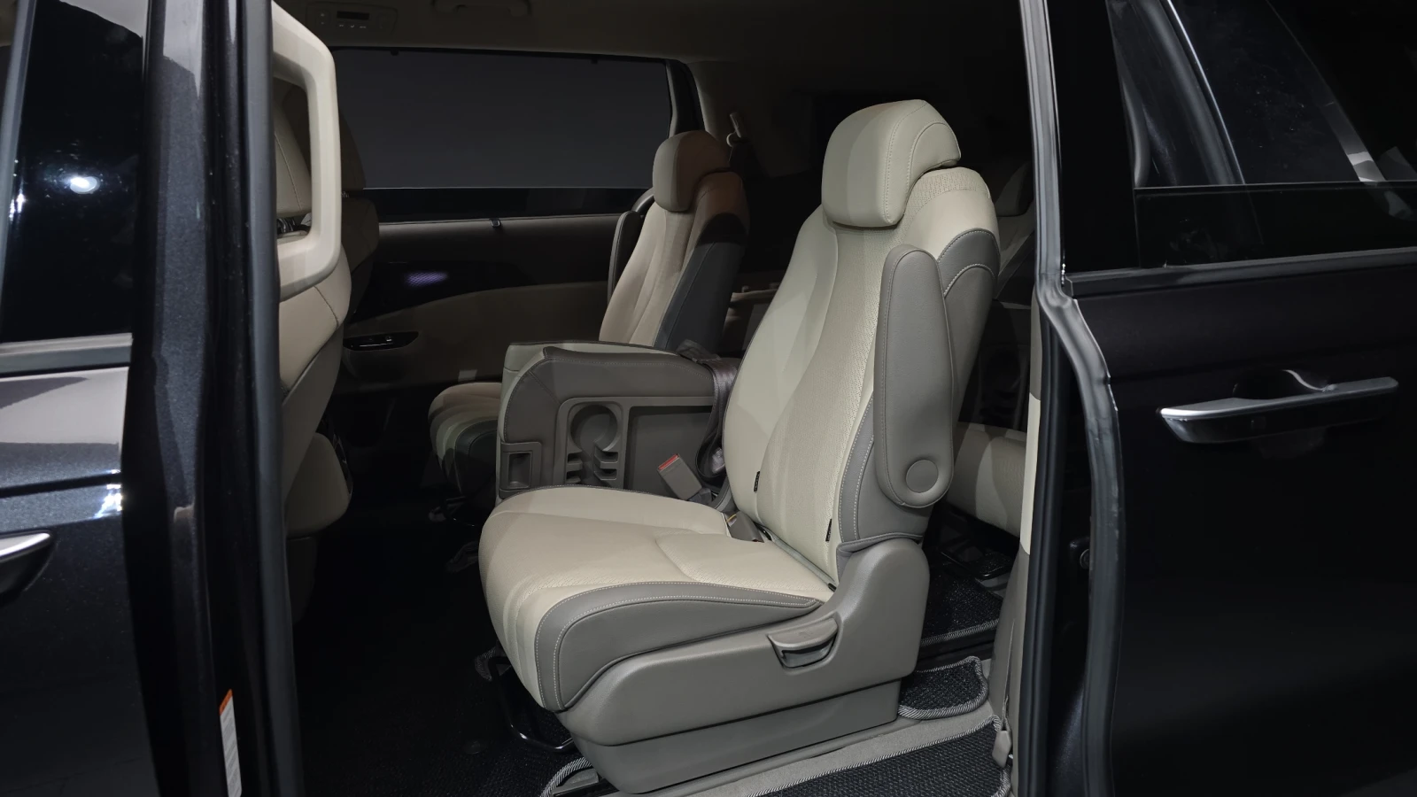 Kia Carnival BLIND SPOT* 360* ЕЛ. БАГАЖНИК* КРАЙНА ЦЕНА, снимка 11 - Автомобили и джипове - 55595059
