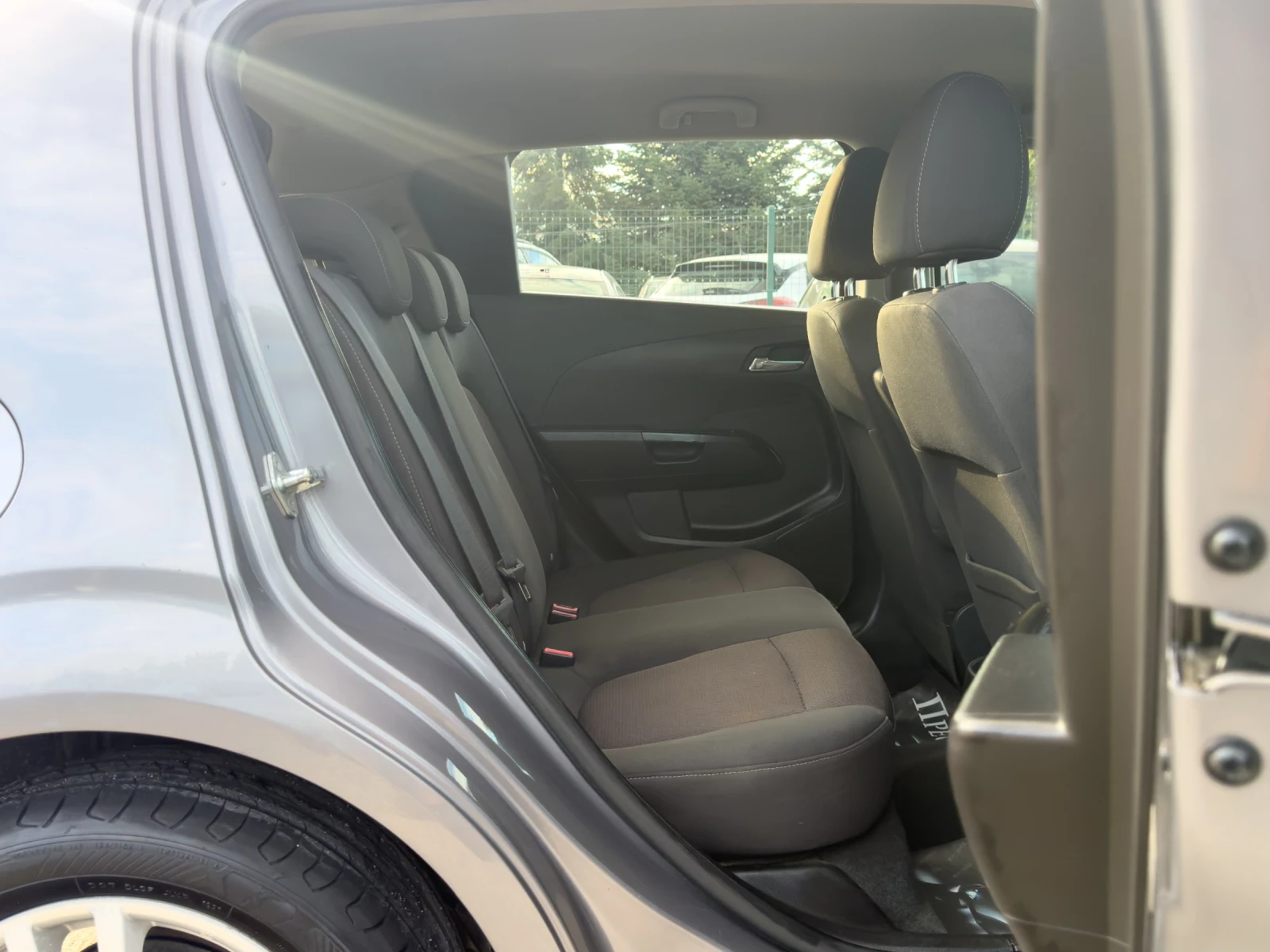 Chevrolet Aveo 1.3 CDTi- 95k.c., снимка 11 - Автомобили и джипове - 56083085