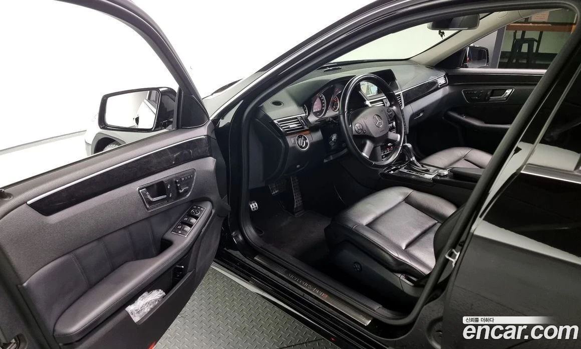 Mercedes-Benz E 220 E220 CDI Avantgarde, снимка 11 - Автомобили и джипове - 56117542