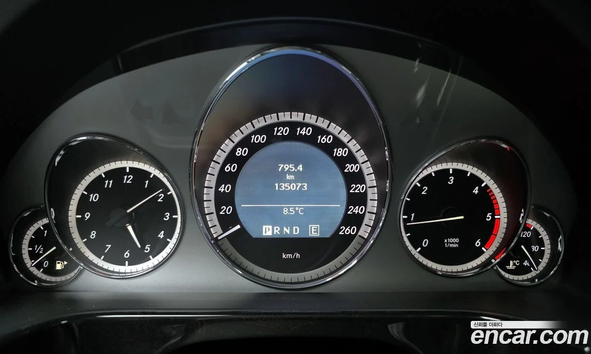 Mercedes-Benz E 220 E220 CDI Avantgarde, снимка 8 - Автомобили и джипове - 56117542