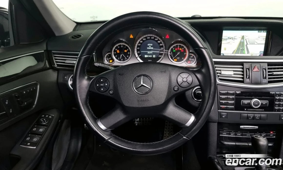 Mercedes-Benz E 220 E220 CDI Avantgarde, снимка 13 - Автомобили и джипове - 56117542