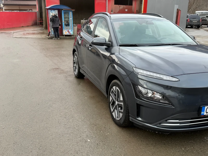 Hyundai Kona 64kWh SOH 96.5% сертификат, обслужена , снимка 3 - Автомобили и джипове - 53178001