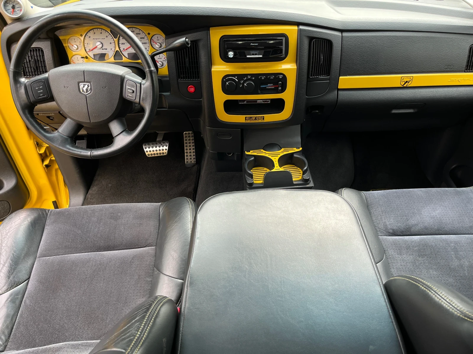 Dodge RAM 1500 VIPER SRT V10 8.3L Quad Cab - изображение 10