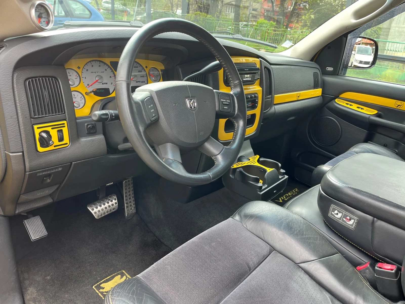 Dodge RAM 1500 VIPER SRT V10 8.3L Quad Cab - изображение 9