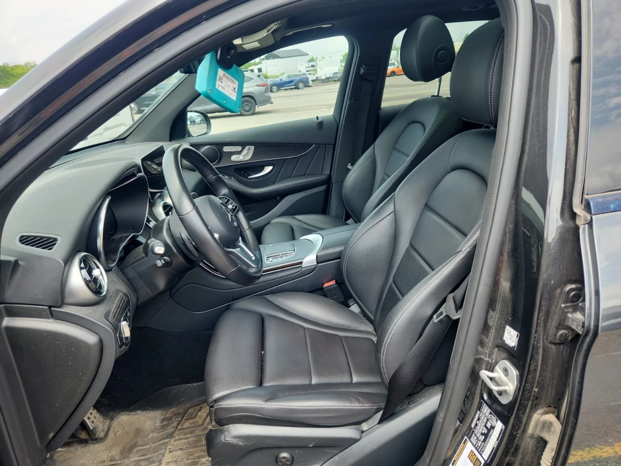 Mercedes-Benz GLC 300 * CARFAX * АВТО КРЕДИТ * ЦЕНА ДО БГ! - изображение 6