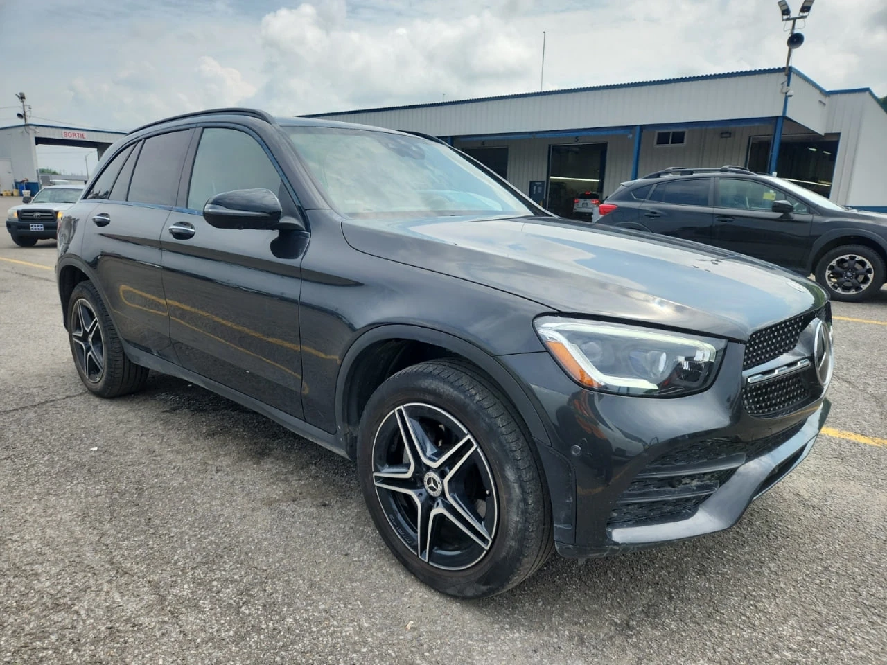 Mercedes-Benz GLC 300 * CARFAX * АВТО КРЕДИТ * ЦЕНА ДО БГ! - изображение 2
