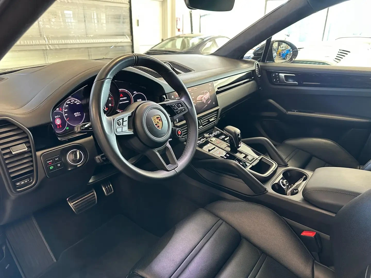 Porsche Cayenne  Coupe 4.0 Turbo GT Carbon Pack - изображение 10