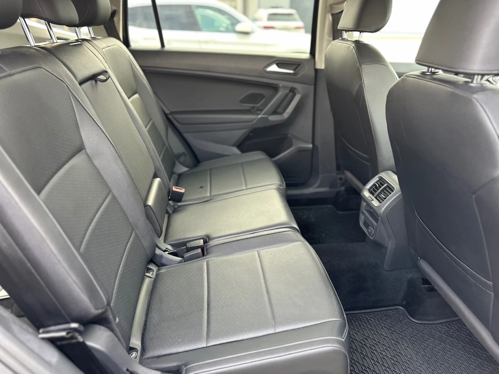 VW Tiguan Allspace 2.0 TSI 4motion - изображение 9