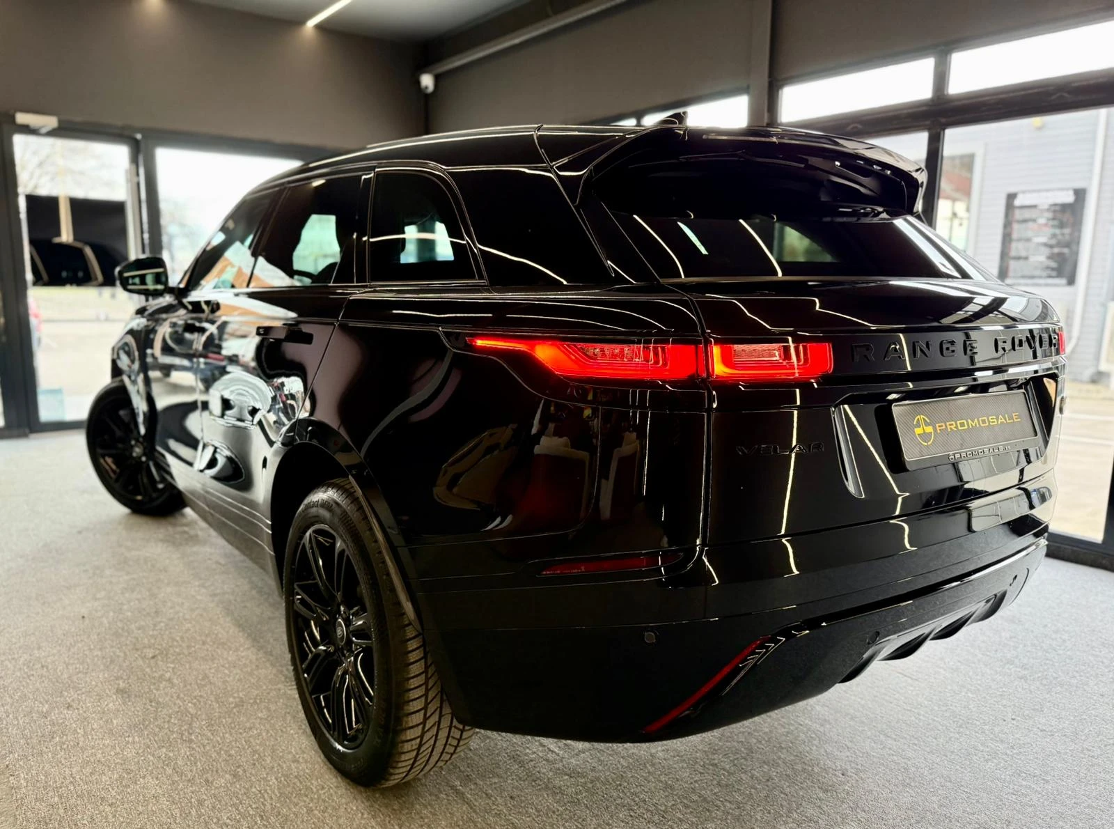 Land Rover Range Rover Velar AWD* R-Dynamic* Панорама* Лизинг - изображение 4