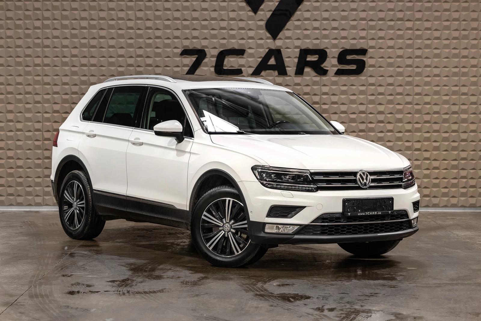 VW Tiguan 2.0 TDI 4MOTION* DSG* Подгрев* Lane Assist, снимка 3 - Автомобили и джипове - 53801045