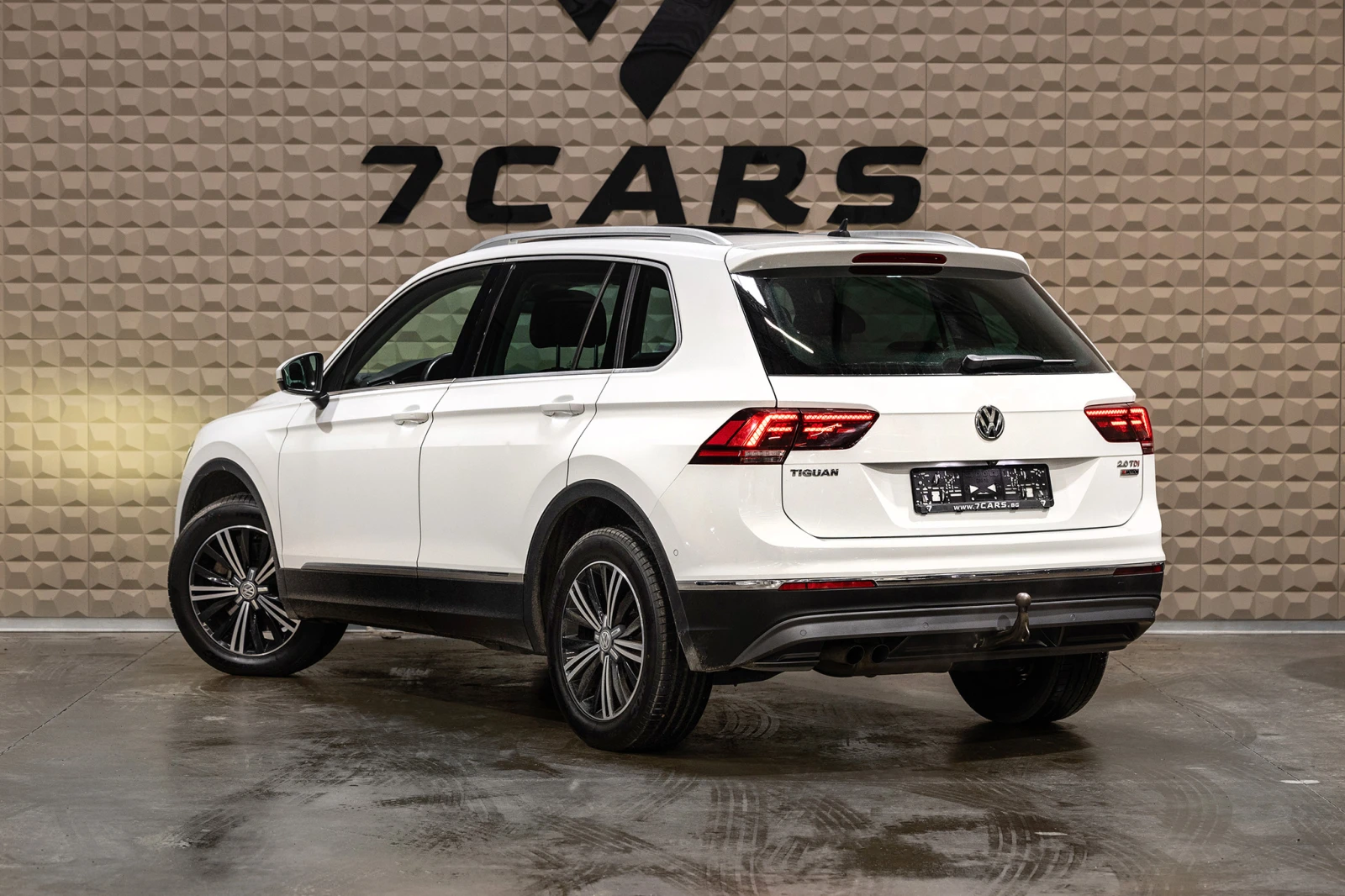 VW Tiguan 2.0 TDI 4MOTION* DSG* Подгрев* Lane Assist, снимка 4 - Автомобили и джипове - 53801045