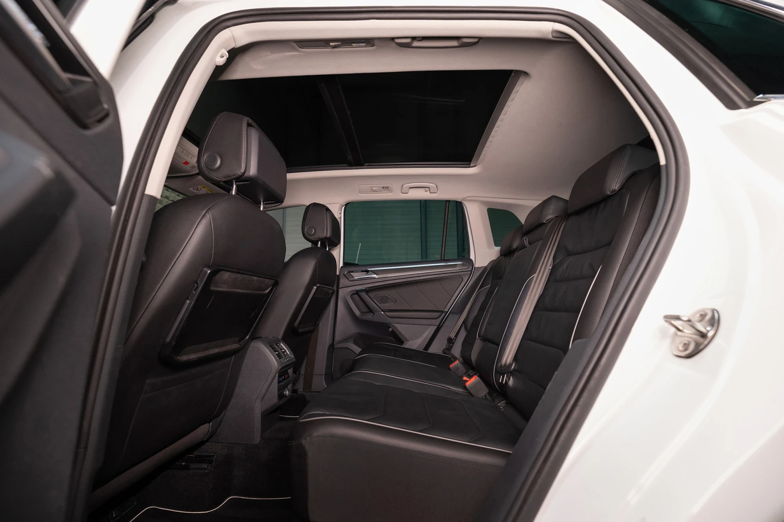 VW Tiguan 2.0 TDI 4MOTION* DSG* Подгрев* Lane Assist, снимка 12 - Автомобили и джипове - 53801045