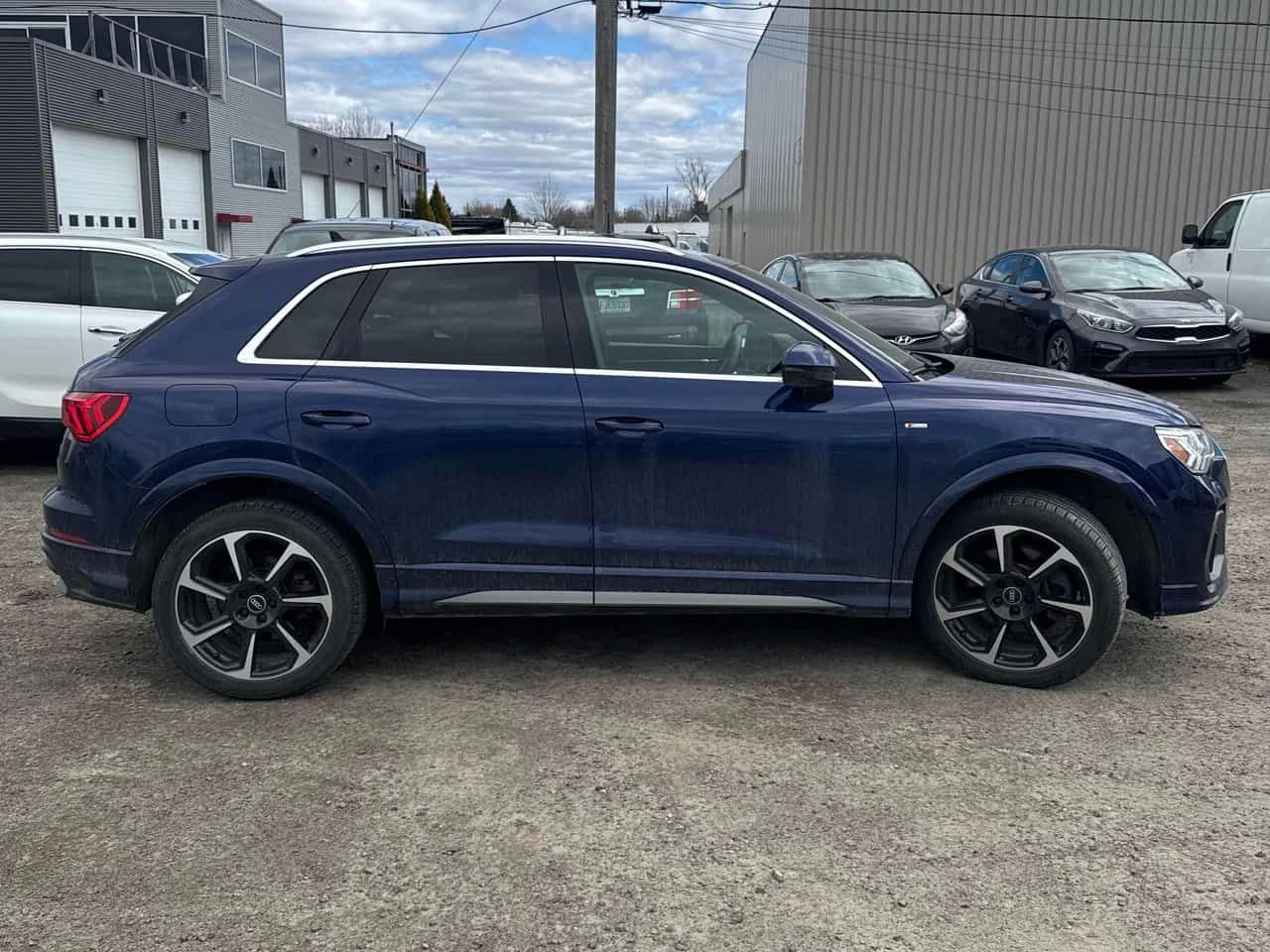 Audi Q3 * Technik * SONOS * S-LINE * 360 * ПОДГРЕВИ, снимка 3 - Автомобили и джипове - 54529047