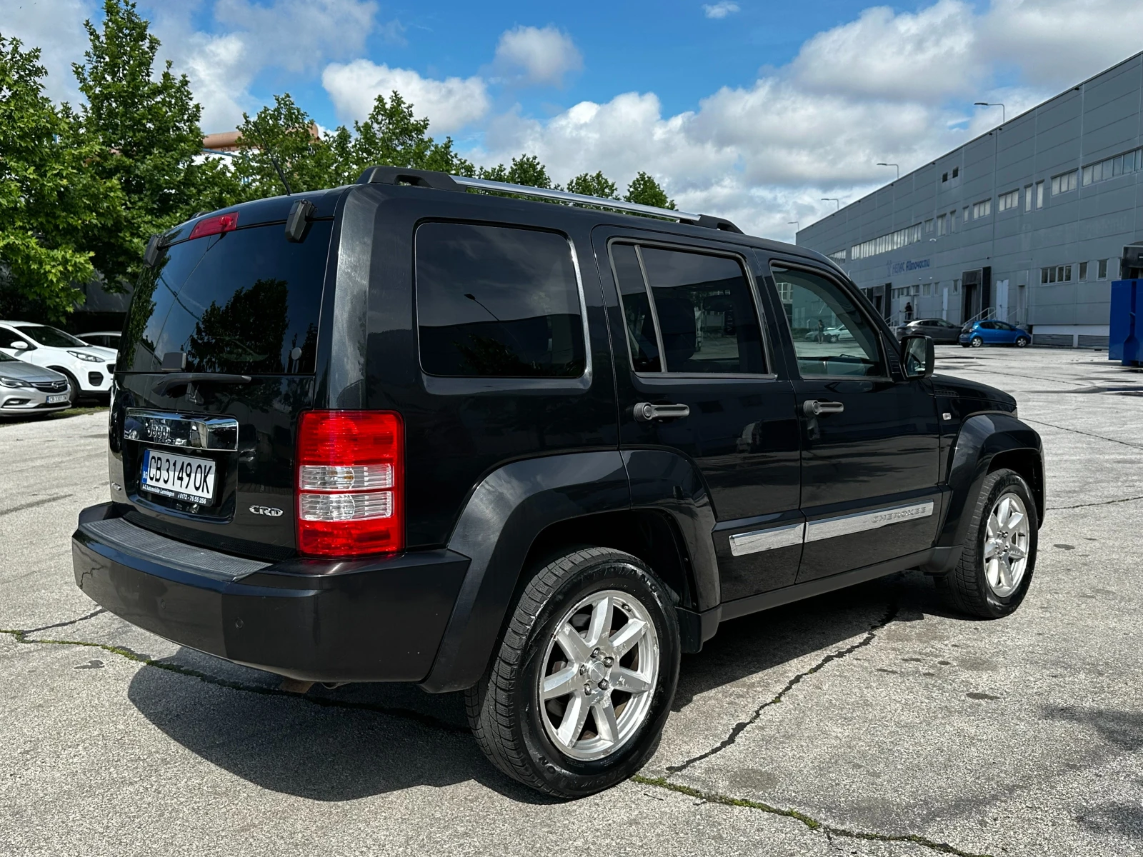 Jeep Cherokee 2.8d/Автоматик/Кожа/ГАРАНЦИЯ, снимка 4 - Автомобили и джипове - 54843920