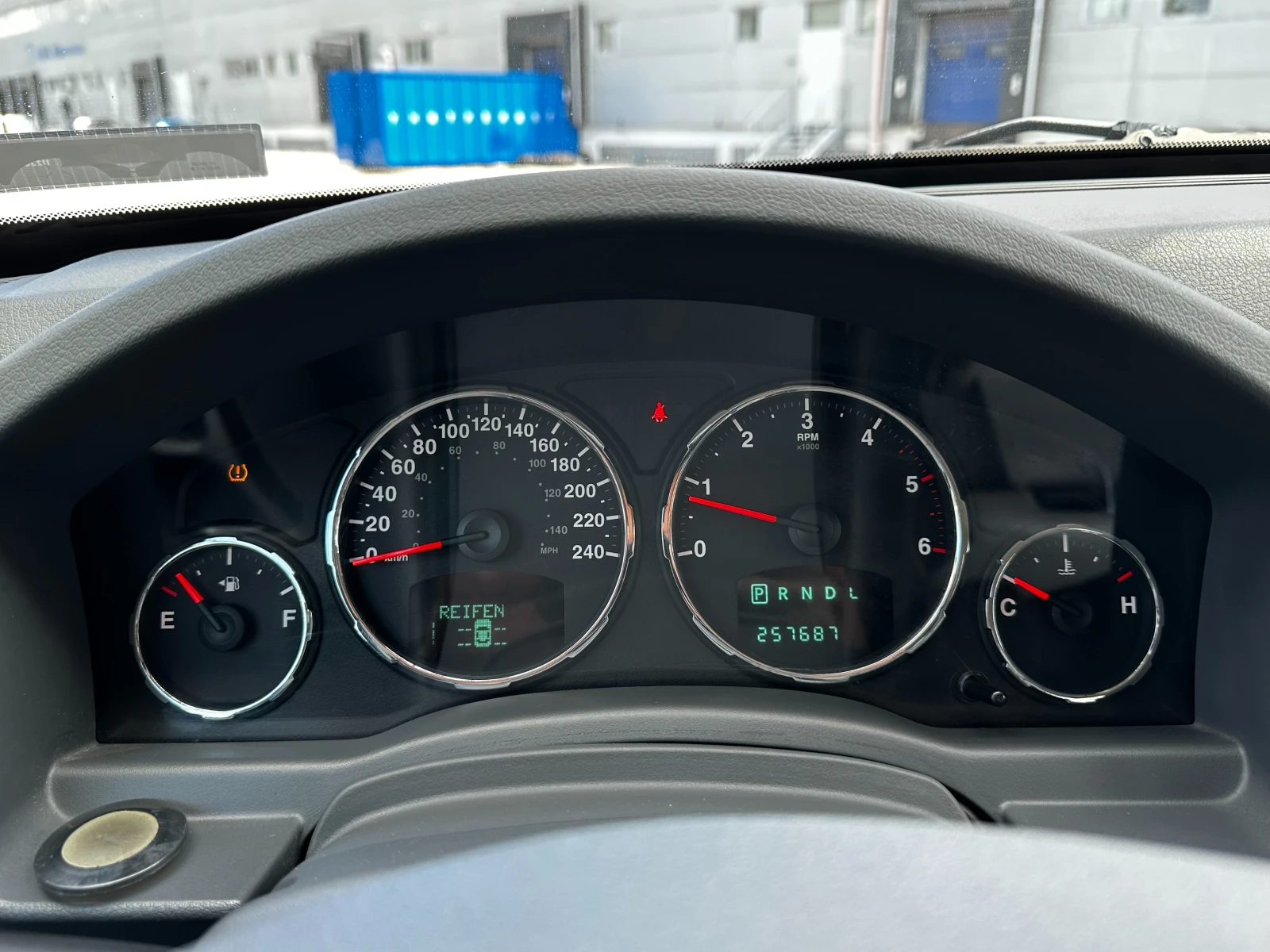 Jeep Cherokee 2.8d/Автоматик/Кожа/ГАРАНЦИЯ, снимка 17 - Автомобили и джипове - 54843920