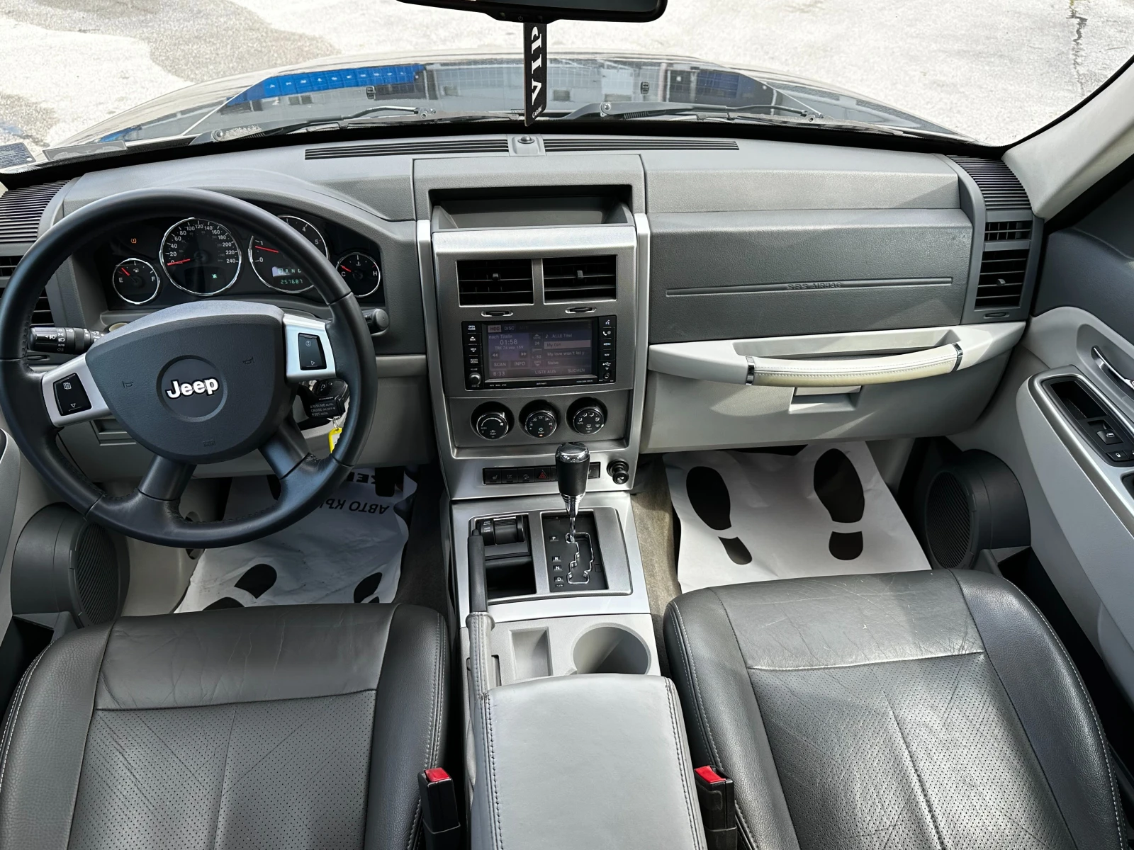 Jeep Cherokee 2.8d/Автоматик/Кожа/ГАРАНЦИЯ, снимка 11 - Автомобили и джипове - 54843920
