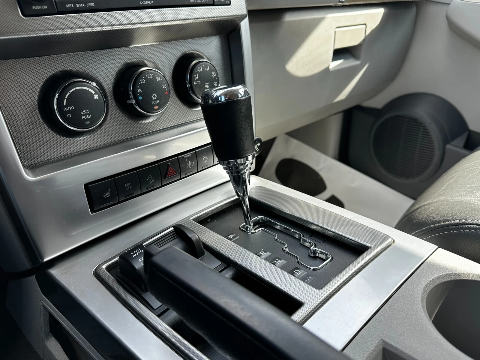 Jeep Cherokee 2.8d/Автоматик/Кожа/ГАРАНЦИЯ, снимка 12 - Автомобили и джипове - 54843920