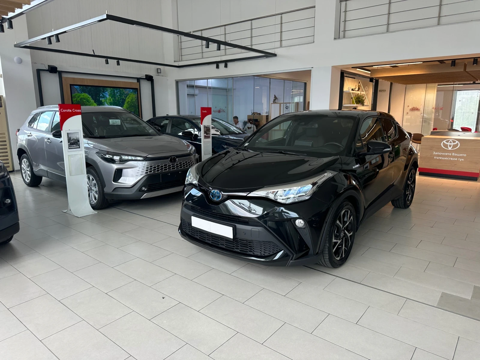Toyota C-HR 1.8Team-D, снимка 2 - Автомобили и джипове - 55323532