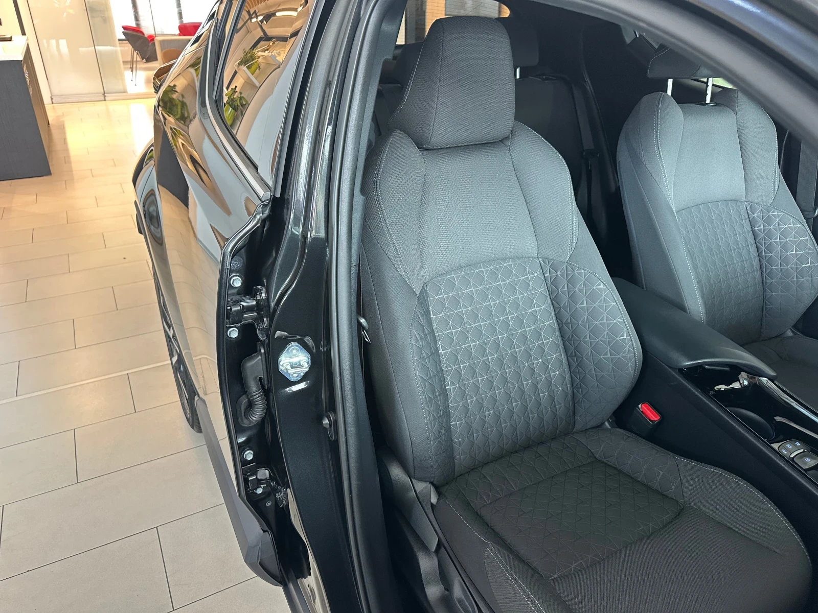 Toyota C-HR 1.8Team-D, снимка 7 - Автомобили и джипове - 55323532