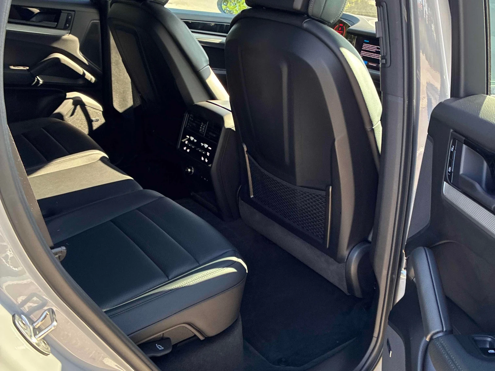 Porsche Cayenne * E Hybrid * CARFAX * ОПЦИЯ ЗА ФИНАНСИРАНЕ, снимка 14 - Автомобили и джипове - 56096066