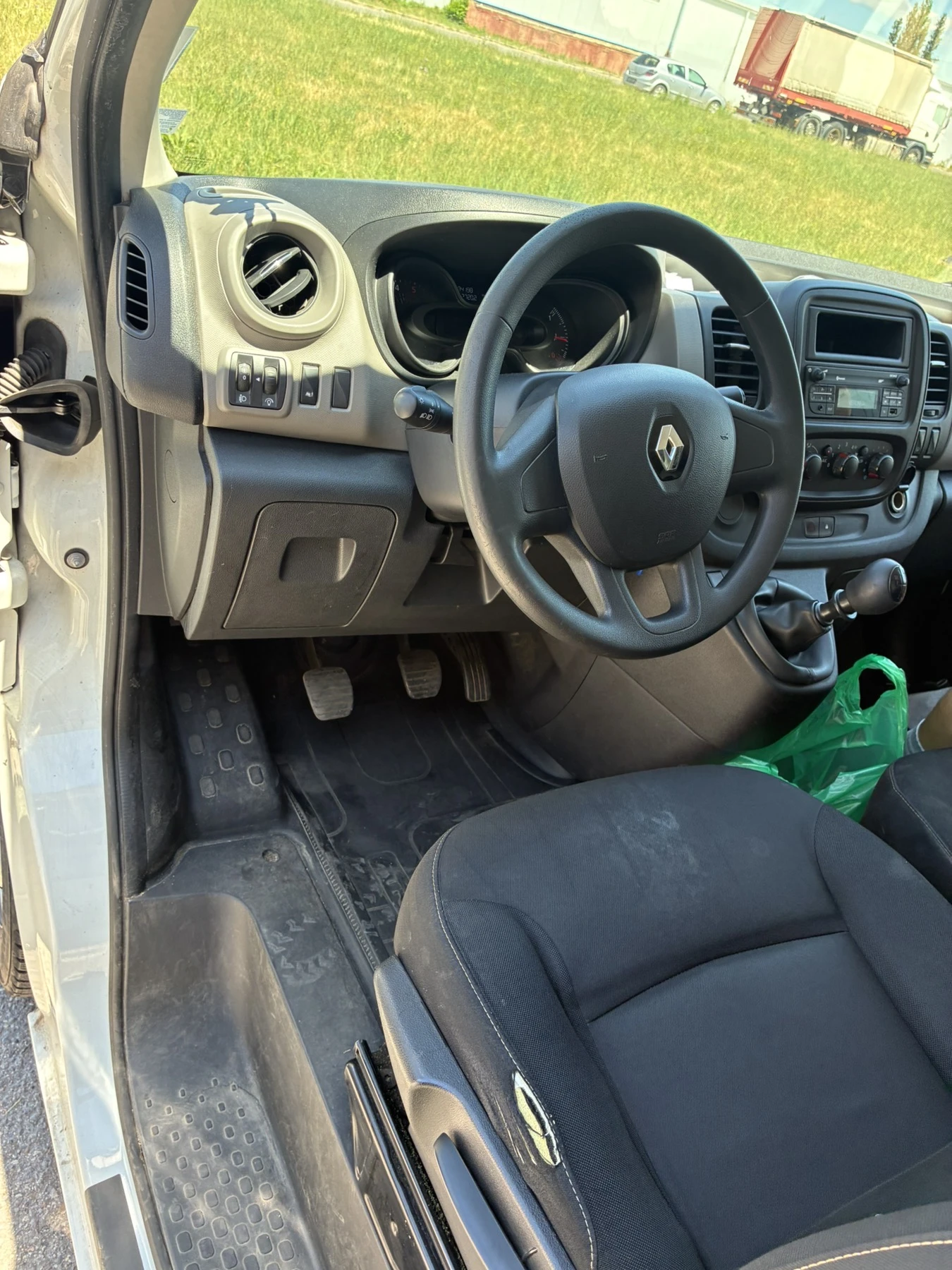 Renault Trafic, снимка 4 - Бусове и автобуси - 54941854
