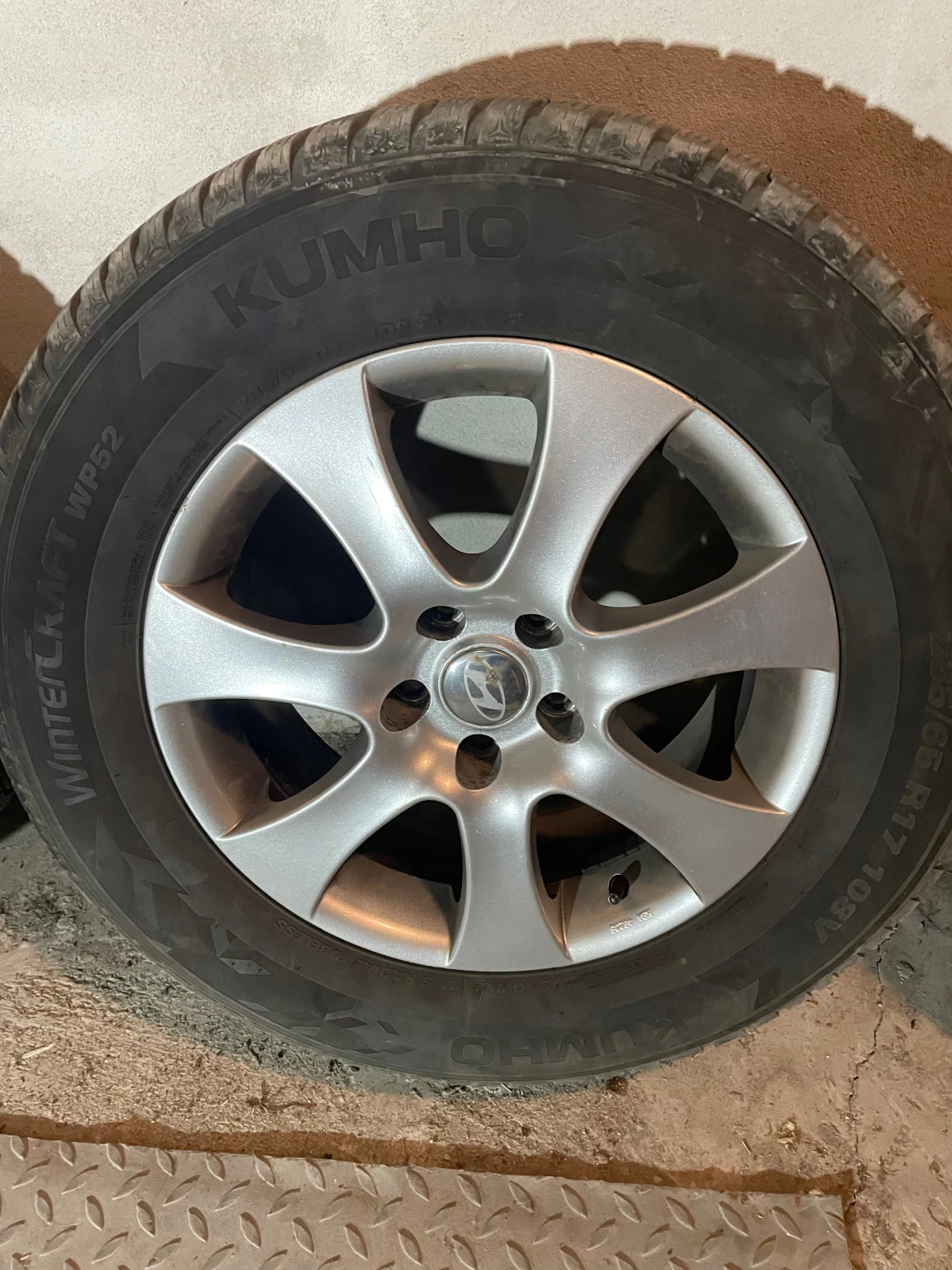    235/65R17  Hyundai Santa fe | Mobile.bg   1