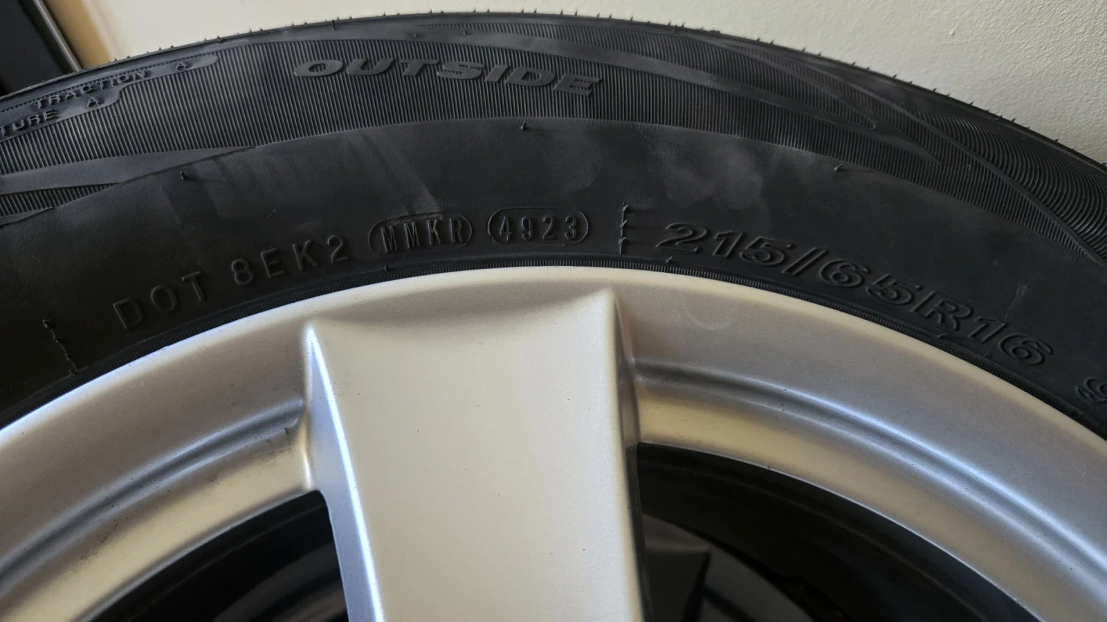 Гуми с джанти Nexen 215/65R16, снимка 2 - Гуми и джанти - 54313286