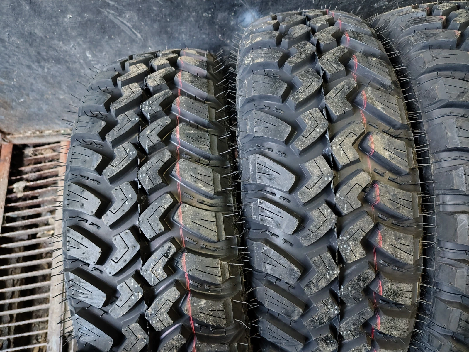 Гуми Всесезонни 205/70R15, снимка 2 - Гуми и джанти - 55837285