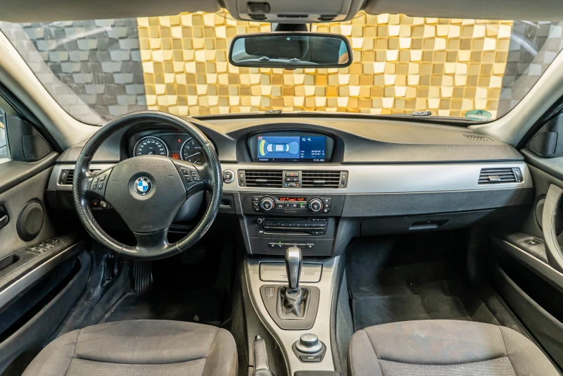 BMW 325 xDrive, снимка 15 - Автомобили и джипове - 51505705