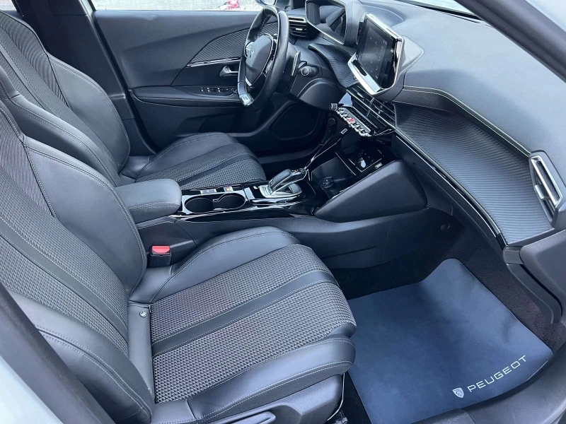 Peugeot 2008 * GT Line * Puretech 131hp S&S EAT8, снимка 9 - Автомобили и джипове - 53134844