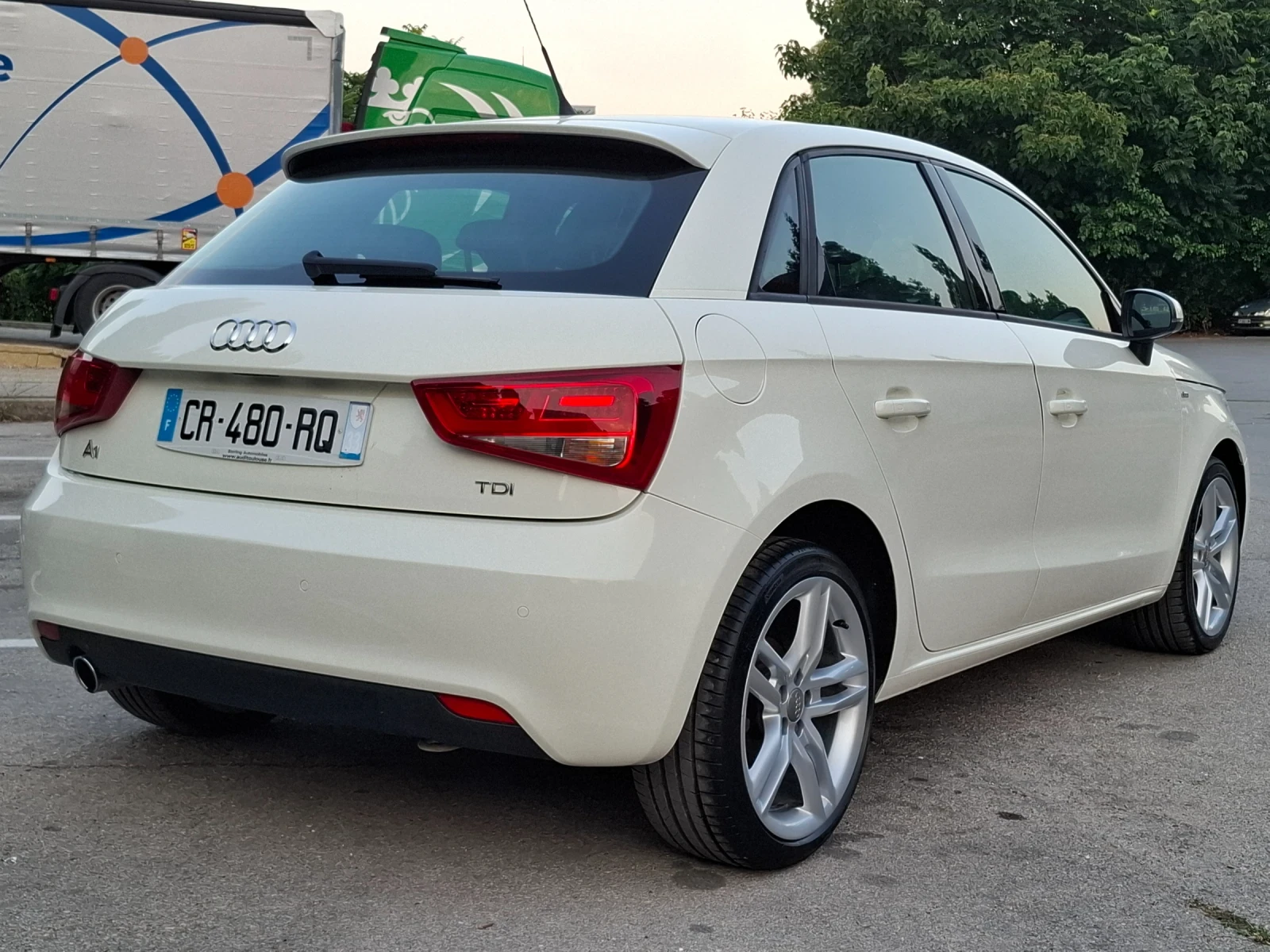Audi A1 1.6TDI * SPORTBACK * S-LINE * КЛИМАТИК * NAVI *  - изображение 3