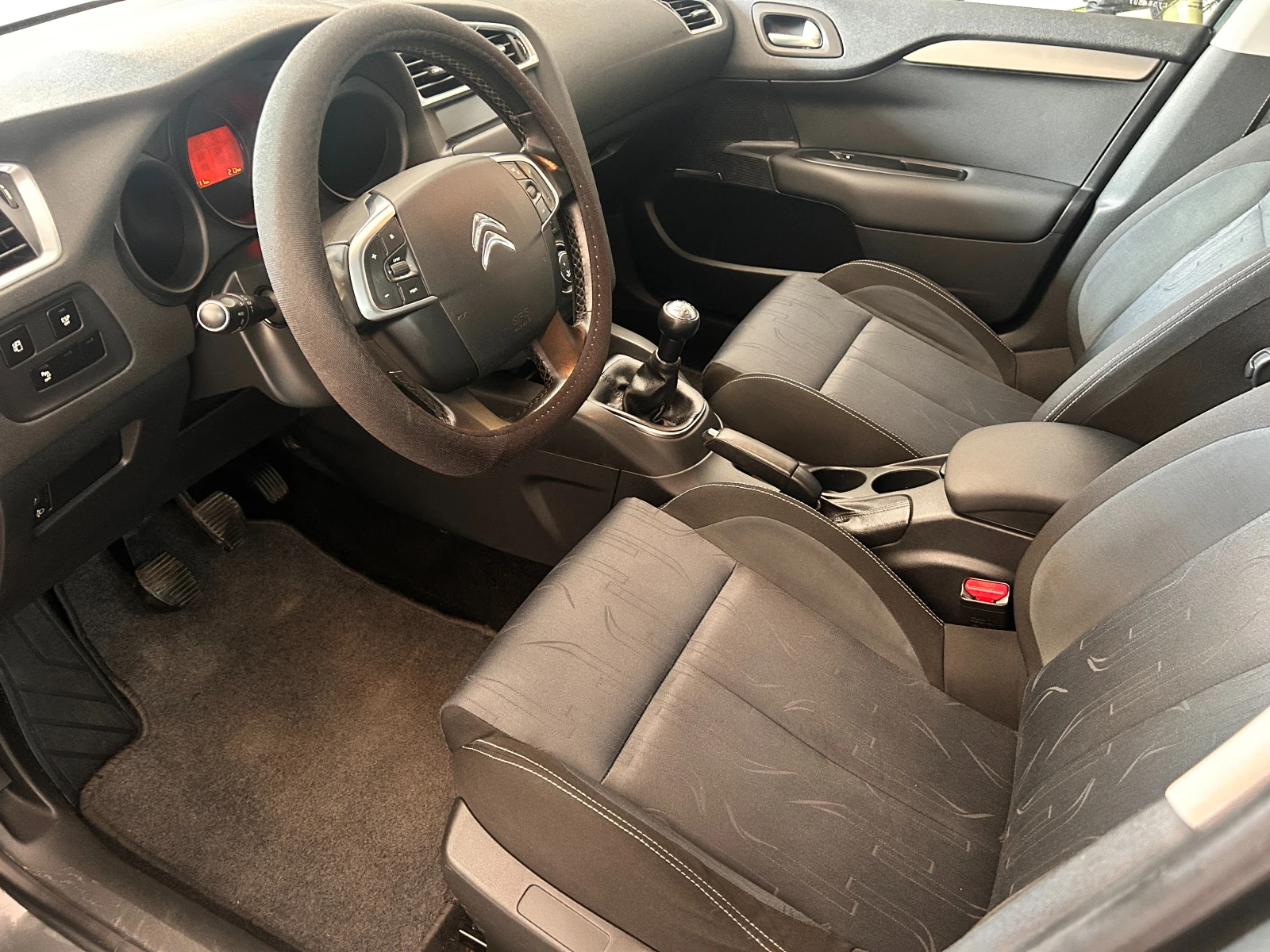 Citroen C4 1.6 HDI - изображение 7