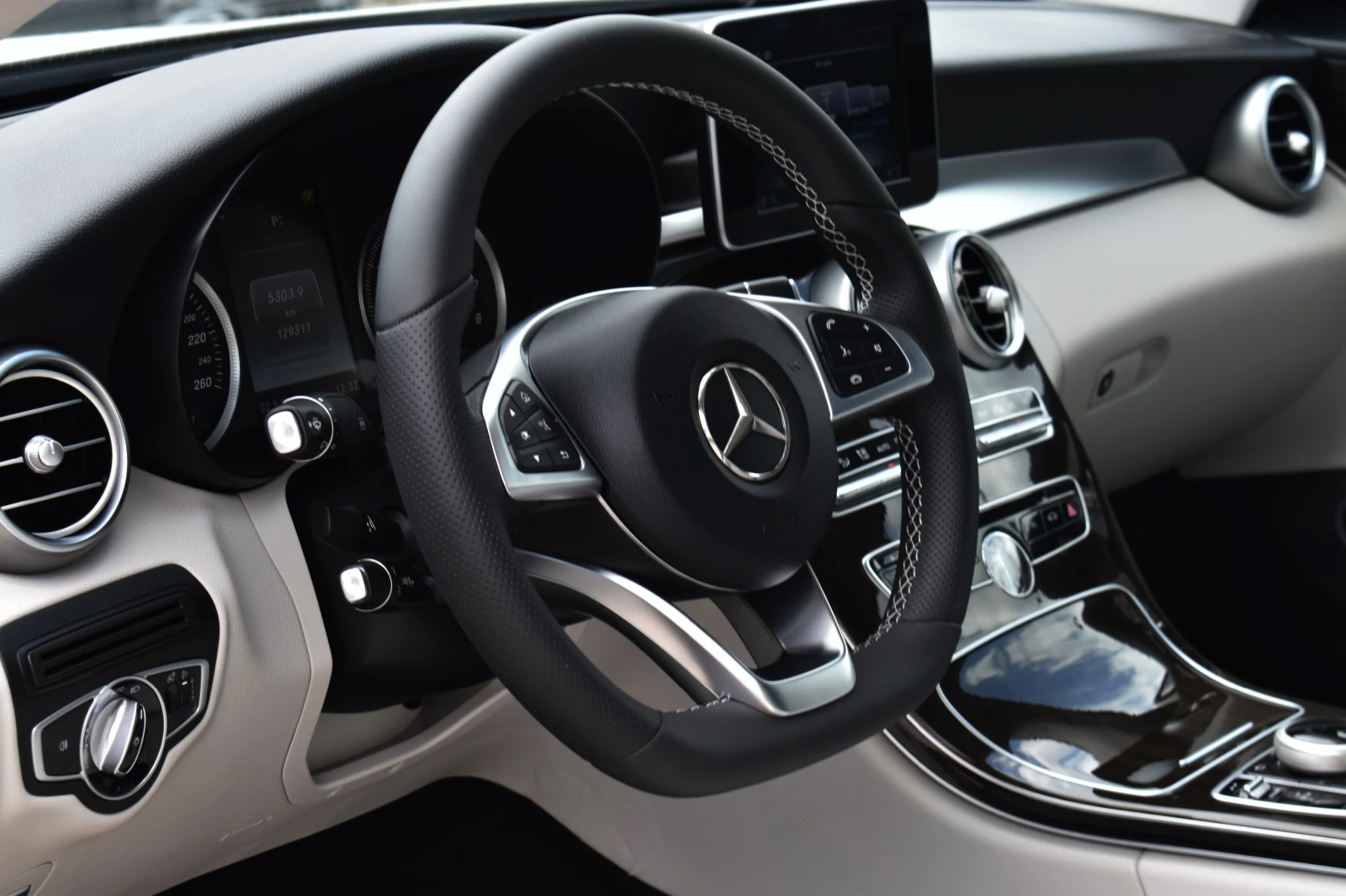 Mercedes-Benz C 250 AMG-LINE* FULL-LED - изображение 8