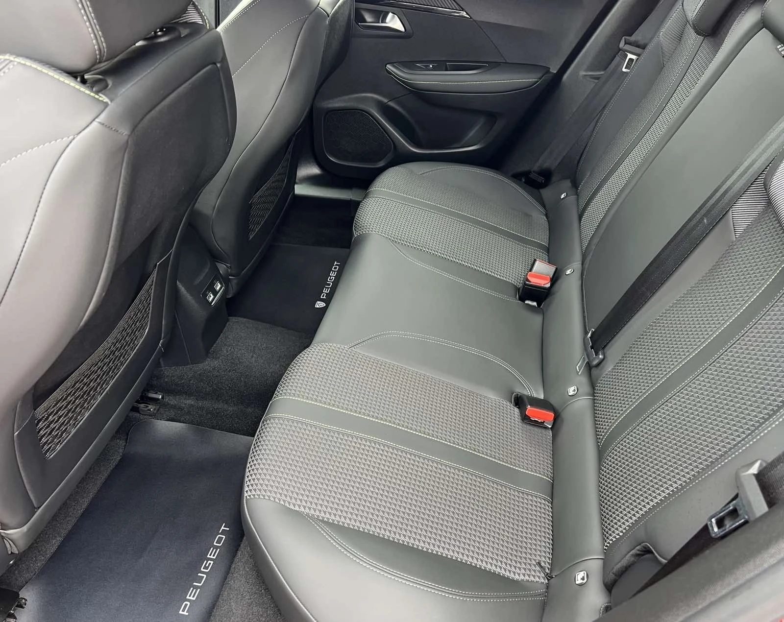 Peugeot 2008 * GT Line * Puretech 131hp S&S EAT8 | Mobile.bg � ����������� 11