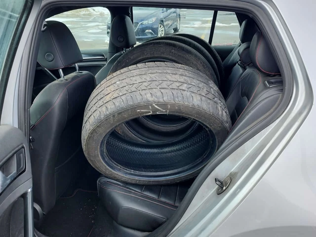 VW Golf GTI AUTOBAHN * PANORAMA* ПОДГРЕВИ* 2 КЛЮЧА* CARFAX - изображение 4