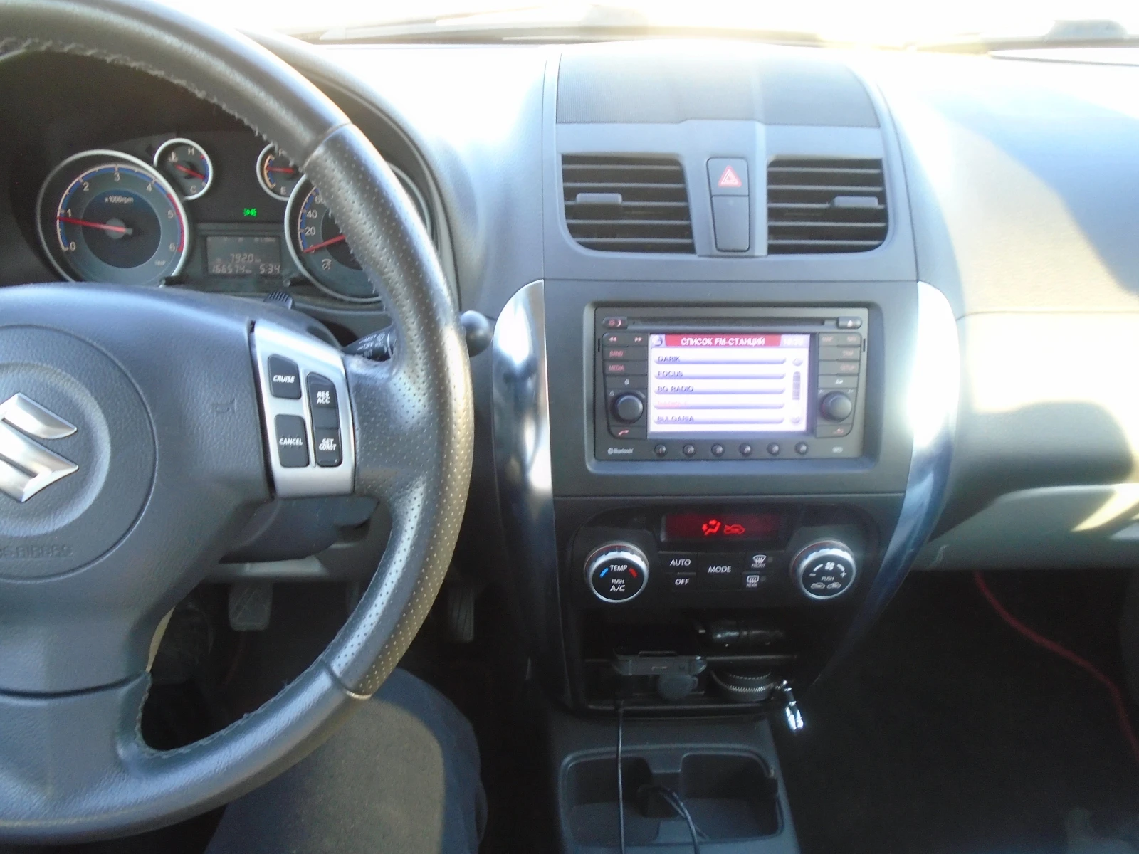 Suzuki SX4, снимка 16 - Автомобили и джипове - 54100437