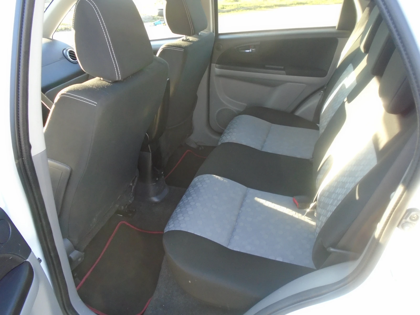 Suzuki SX4, снимка 8 - Автомобили и джипове - 54100437