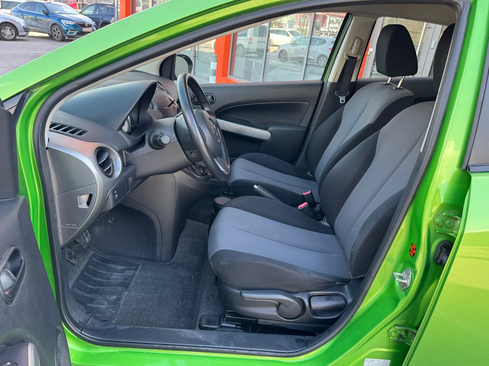 Mazda 2, снимка 8 - Автомобили и джипове - 54151317