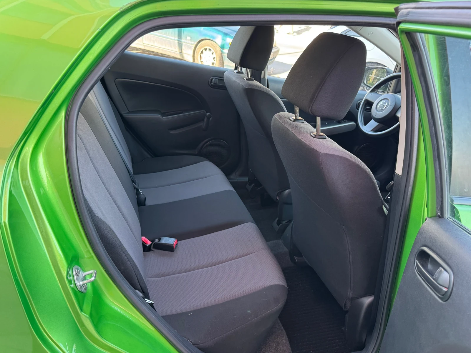 Mazda 2, снимка 11 - Автомобили и джипове - 54151317