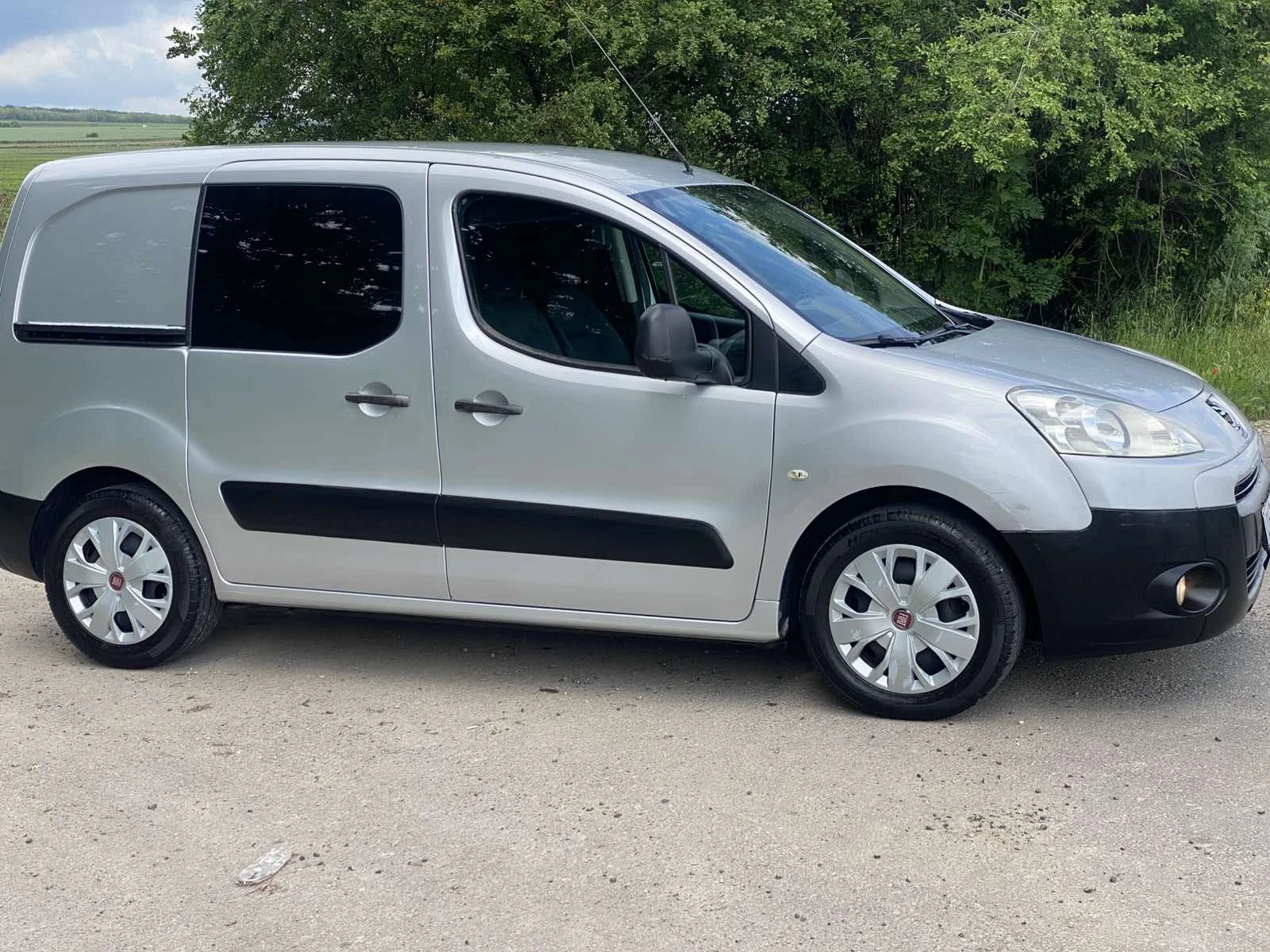Peugeot Partner 1.6 HDI/КЛИМА/, снимка 3 - Автомобили и джипове - 54644303