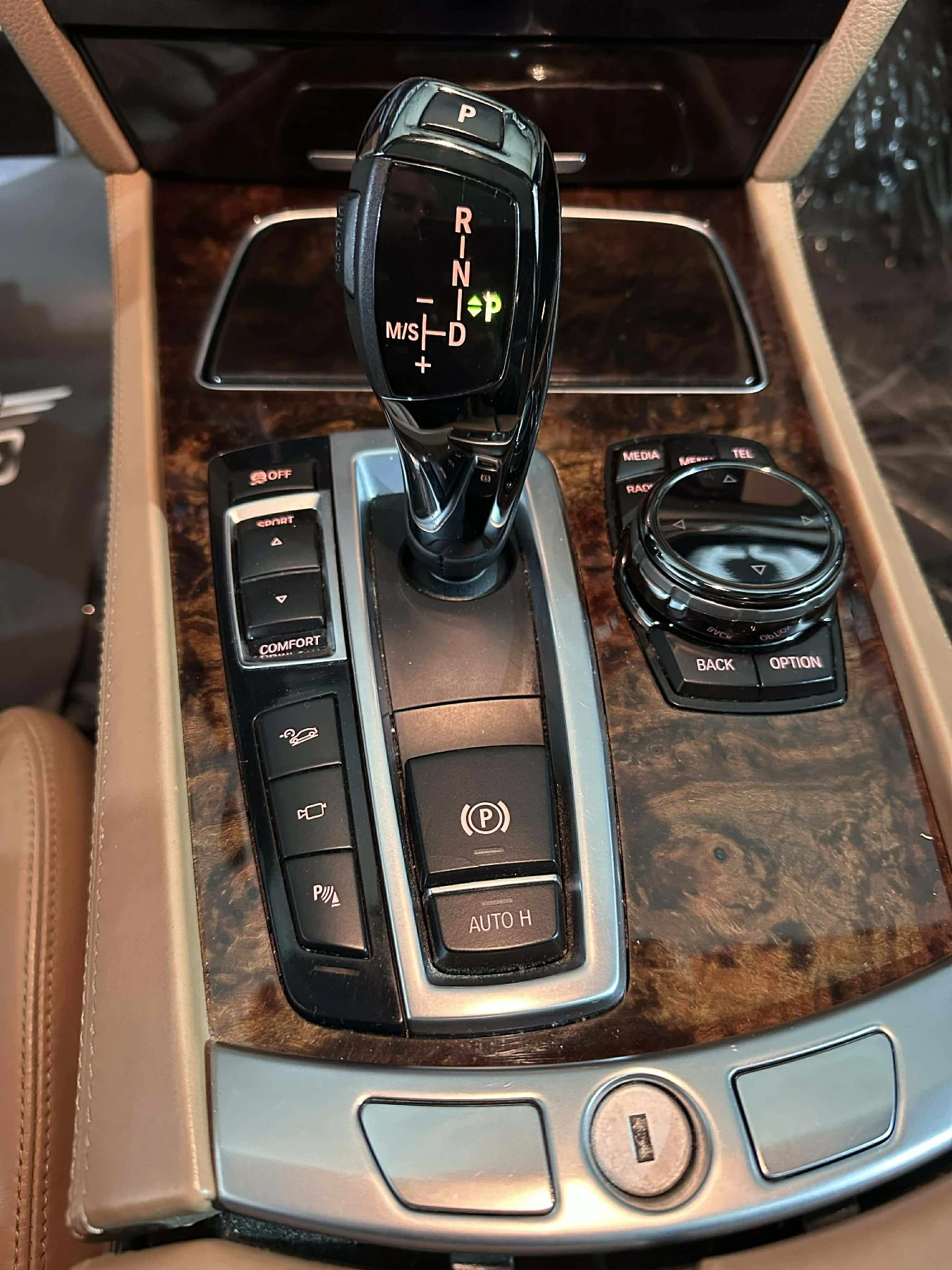 BMW 750 Li xDrive, снимка 11 - Автомобили и джипове - 55192937